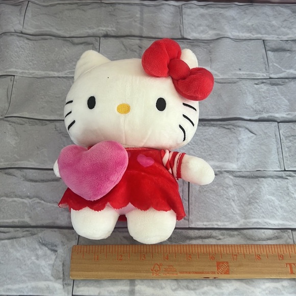 Hello Kitty Valentine’s Day, 2024 plush Sanrio pink heart - Picture 5 of 5